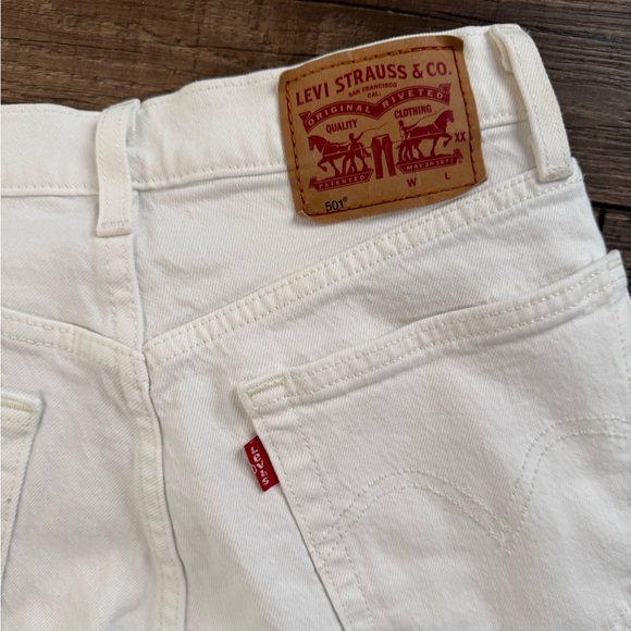 White 24 x 26 Levi Jeans Women’s Straight Leg - Picture 7 of 7